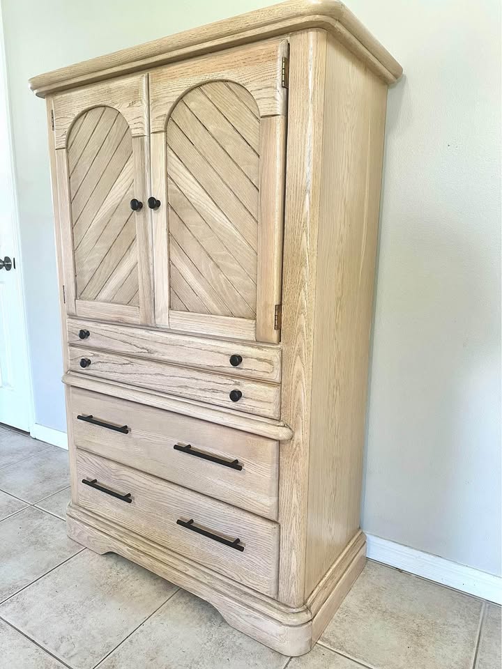 Modern Natural Solid Wood 4 Drawer Large Armoire Dresser