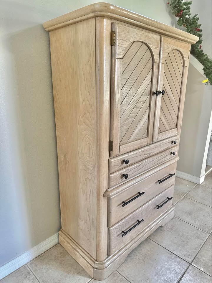 Modern Natural Solid Wood 4 Drawer Large Armoire Dresser